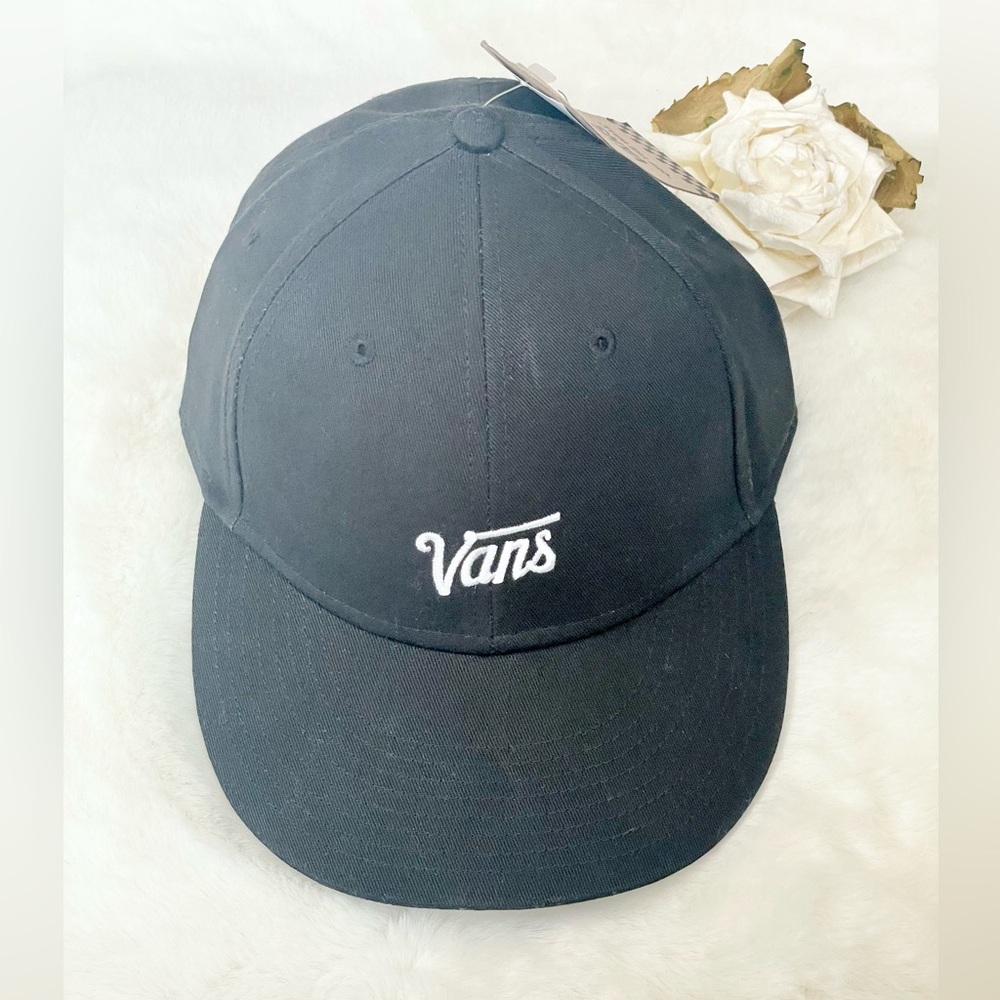 New with tags VANS Black Cap with scripted logo in White. Adjustable. #vanshat